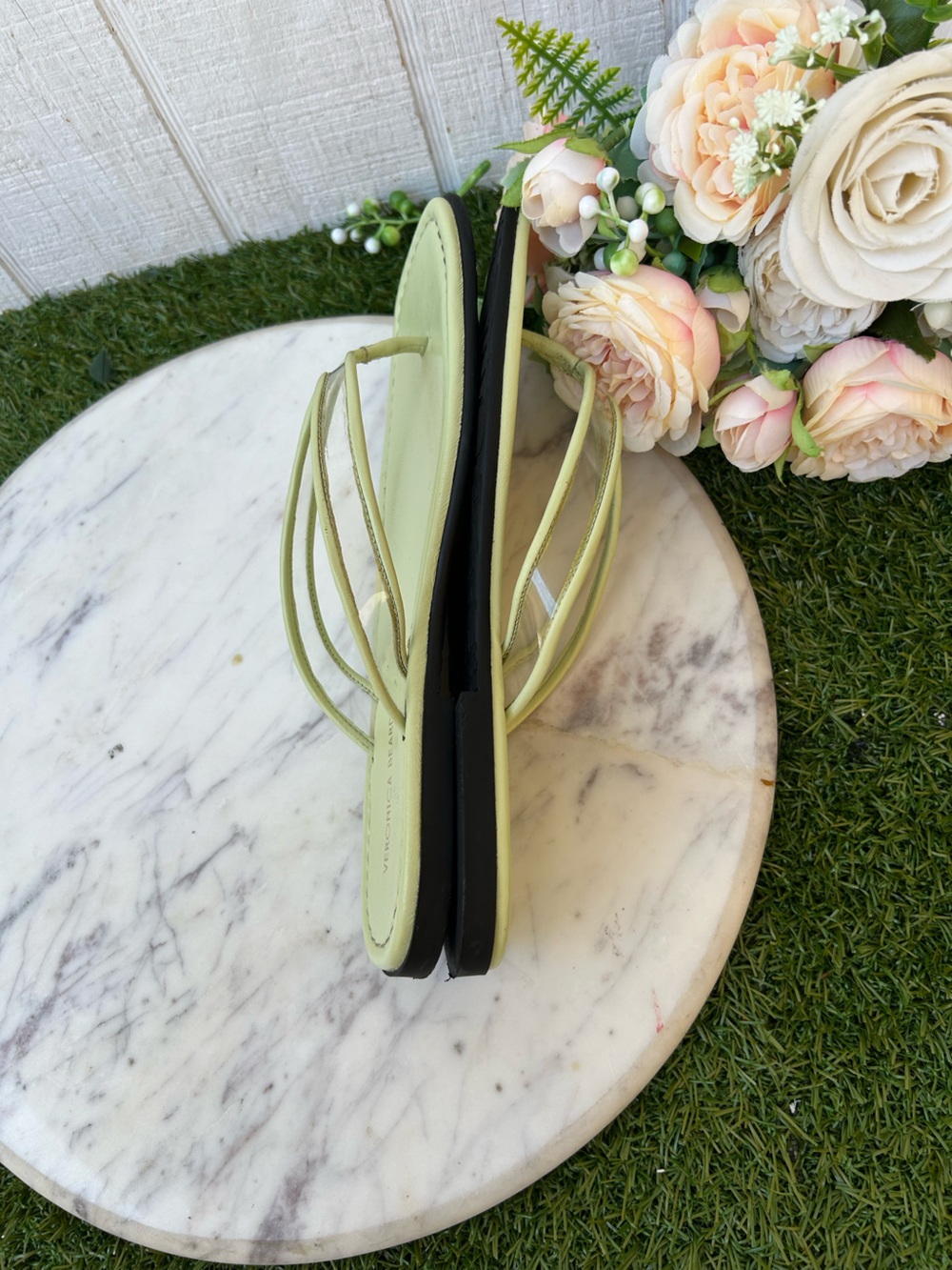 VERONICA BEARD 
Clea Jelly Flip-Flop Sandal
Jelly: Clear/Light Pistachio
Sz 7 - Picture 12 of 15